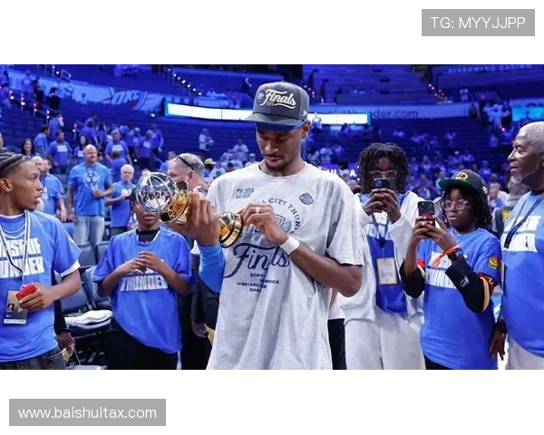 SGA揭幕战豪取35分5板5助成为历史第三位卫冕MVP的球员